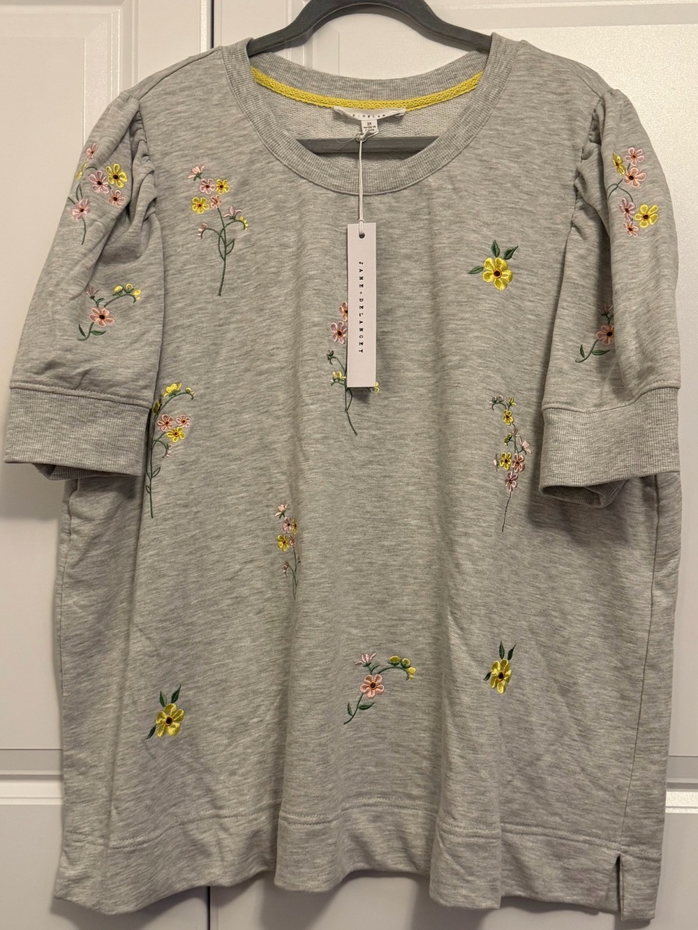 Jane and Delancey Light Gray Embroidered Floral Short-Sleeve Sweatshirt